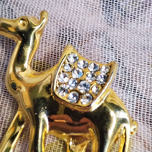 Camel Pony Horse With Saddle Gold Tone Unsigned Rhinestone Brooch Farm Animal - Picture 5 of 5
